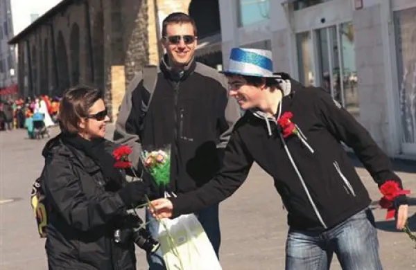 &Scaron;OUP z rožami zoper poslab&scaron;anje položaja žensk