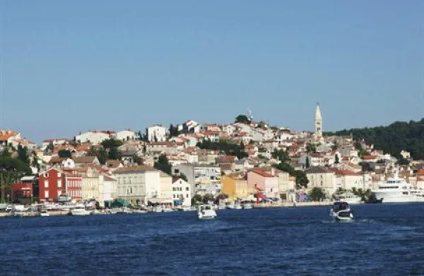 Hrvaška vlada bo uvedla novo obdavčitev počitniških hišic, ponekod bi lahko bila zaradi atraktivnosti lokacije ta  tudi do desetkrat višja od sedanje. 