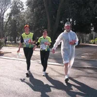 Serviser iz Tolmina v delovni opravi (v družbi kolegic tminskih migavk)