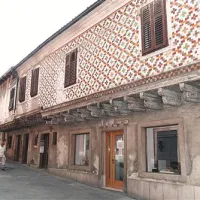 Inšpektorica za področje nepremične kulturne dediščine Inšpektorata RS za kulturo in medije je že pred časom ugotovila, da ta stavba v Kidričevi ulici ni varna za tamkajšnje stanovalce. 
