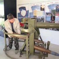 Nov eksponat je tudi trenažer, na katerem so se tankovske posadke učile polniti top.