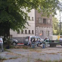 Poletne sezone so že dolgo odvisne od ponudbe domačinov, od občine in Euroinvesta, ki je pred leti kupil tudi propadajoč hotel Poldanovec,  pa tudi letos  ni pričakovati večjih vlaganj