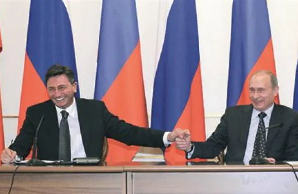 Sredi februarja 2010 je bilo v Moskvi zasedanje slovensko-ruske medvladne komisije za trgovinsko, gospodarsko in znanstveno-tehnično sodelovanje, na katerem je sodeloval Borut Pahor.