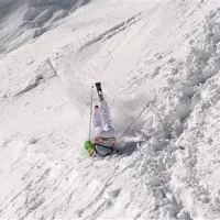 Freeride smučarji znajo po atraktivnih skokih dokaj varno pristati tudi,  če jih obrne na glavo, kot se je to zgodilo Seni Pegan