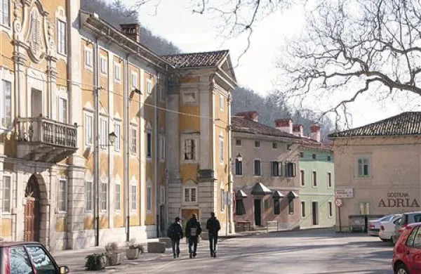 Največja naložba bo obnova dvorca Lanthieri 