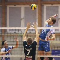 Pri mreži je v napadu kraljeval najvišji mož Salonita Zoltan Kovacs, ki ga precej nižji Marchiolov Gregor Basaneže  ni mogel učinkovito  ustavljati