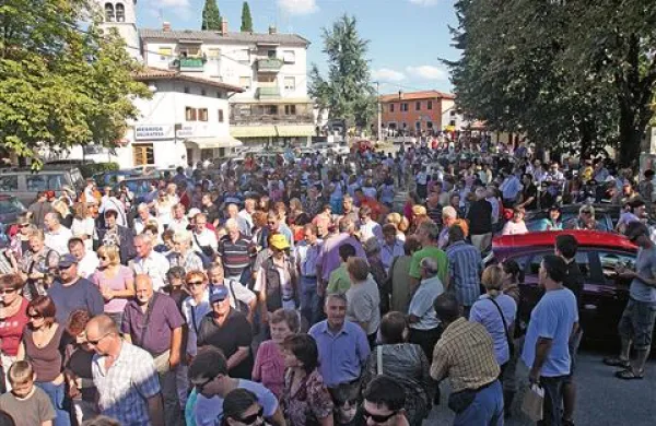 Množično obiskani praznik Terana in pršuta je za marsikoga še vedno sinonim za Dutovlje, kjer pa v razvijajo tudi drugo ponudbo.