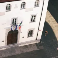 Občine Koper, Izola in Piran so danes podpisale  sporazum o sodelovanju v Štipendijskem skladu Univerze na Primorskem (na fotografiji sedež UP).   