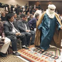 V Tripoliju so imeli pripadniki različnih libijskih plemen tiskovno konferenco (na fotografiji je tuareški starešina). 