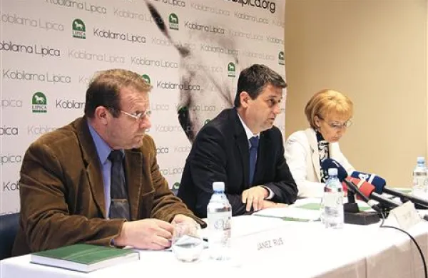Mag. Janez Rus, Tomi Rumpf in Vida Čadonič Špelič menijo, da je namerna zastrupitev bolj verjetna od malomarnosti 