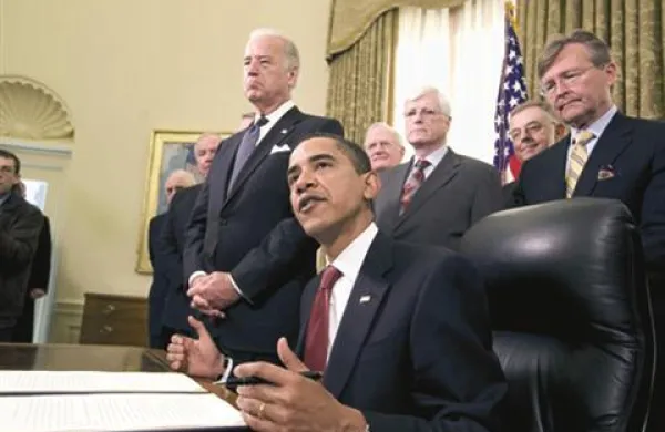 Barack Obama po podpisu za ukinitev vojaškega zapora v Guantanamu, 22. januarja 2009.