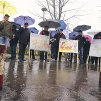 Protestniki opozarjajo na kritične razmere v gospodarstvu. 