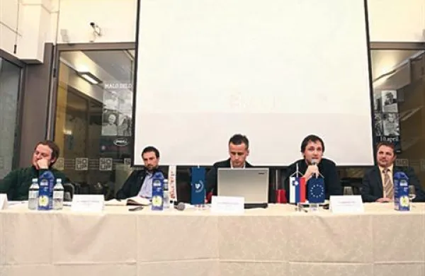 O tem, kaj bi nam prinesel zakon o malem delu, so včeraj v prostorih Študentske organizacije Univerze na Primorskem razpravljali predstavniki različnih skupin in inštitucij.    