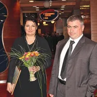 Dama med nagrajenci,  direktorica družbe SEC Ana Sedej, in lastnik podjetja  Milan Samsa sta uspela prestaviti službeno pot v Belorusijo, da sta se lahko udeležila slovesnosti v Novi Gorici 