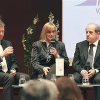 Minister za zunanje zadeve Samuel Žbogar, ministrica za gospodarstvo Darja Radić in minister za delo Ivan Svetlik na odru kongresnega centra  Hitove Perle malce že na predreferendumski kampanji za pokojninsko reformo ...