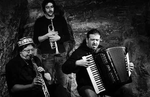 Za klezmer bo poskrbel trio Etnoploč 