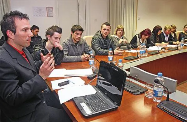 Na tribuni se je prvič glasno slišal glas mladih iz vse hrpeljsko-kozinske občine