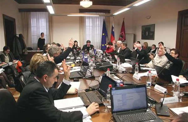 Sežanski svetniki so sprejeli proračuna za leto 2011 in 2012. Čas bo pokazal, koliko od zastavljenega bo mogoče v kriznem času tudi izpeljati