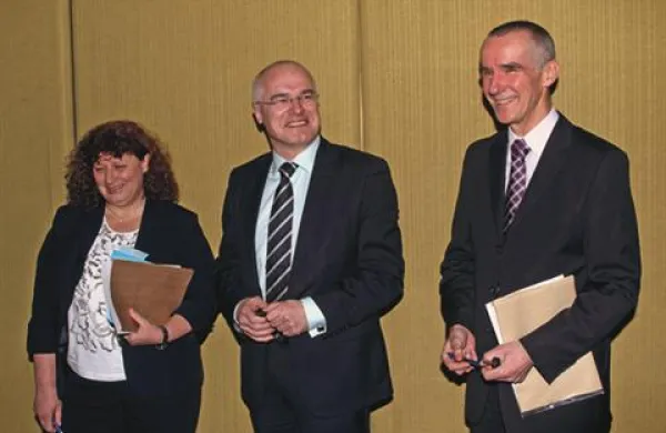 Predsednica nadzornega sveta Ksenija Mahnič, predsednik uprave Splošne plovbe Egon Bandelj in nov direktor Leon Horvatič (od leve)