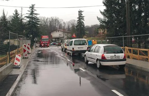 Dela še niso povsem končana, promet čez železniški prehod pa je že stekel