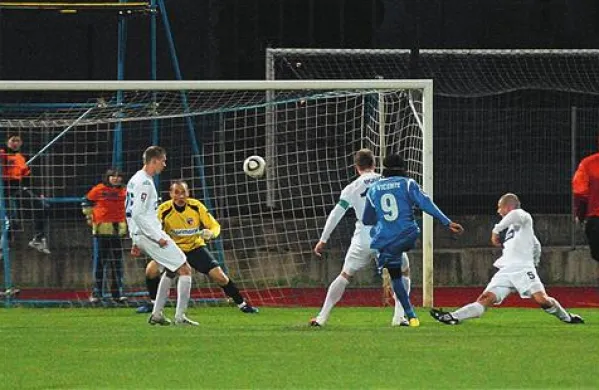 Takole je William Franklin Vicente (modri, št. 9) dosegel  tretji novogoriški gol