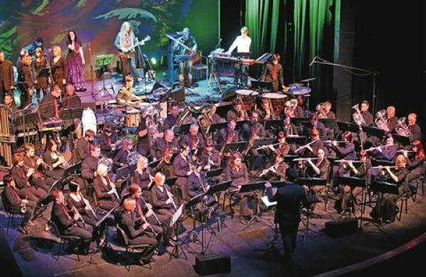 Glasbeniki Terre Mystice, Pihalnega orkestra Divača in Mešanega pevskega zbora Kraškega podzemlja  so navdušili številno občinstvo  sežanskega  Kosovelovega doma.