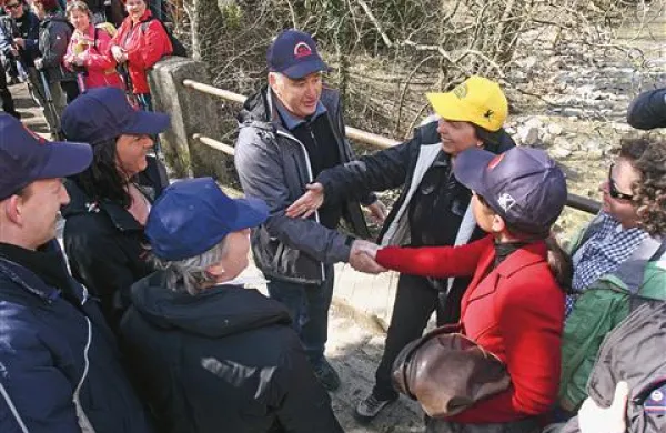 Mostiček v Botaču je simbolno mesto vsakoletnega rokovanja sosedov Odprte meje.