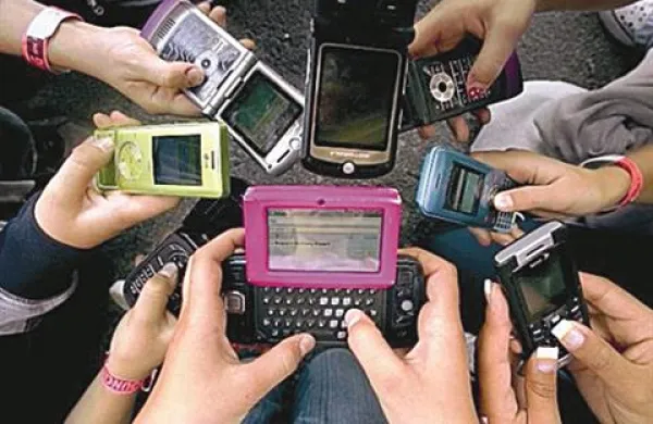 V Sloveniji smo lani poslali 1,2 milijarde SMS-ov
