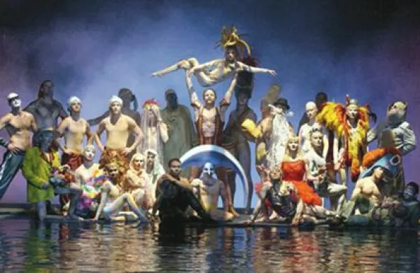 V slavni cirkuški skupini Cirque du Soleil je zaposlenih 5000 ljudi iz 49 držav.