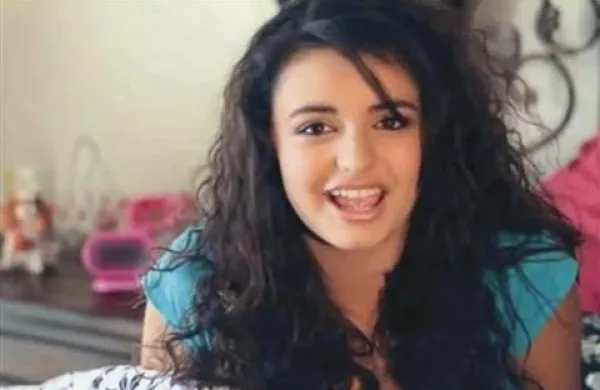 Pesem z naslovom Friday Kalifornijčanke Rebecce Black ima preko 30 milijonov ogledov na portalu YouTube. 