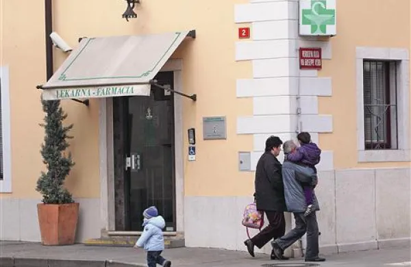 Politična opozicija v Kopru opozarja na “višje” interese v zvezi z obalnimi lekarnami.