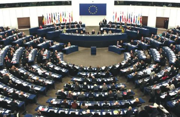 Evropski parlament se bo danes in v četrtek sestal na plenarnem zasedanju v Bruslju v senci korupcijske afere.
