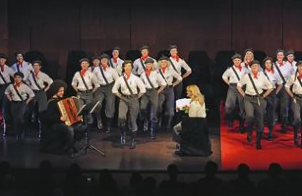 Carmina Slovenica v glasbeno-scenskem  projektu Na juriš in the mood 