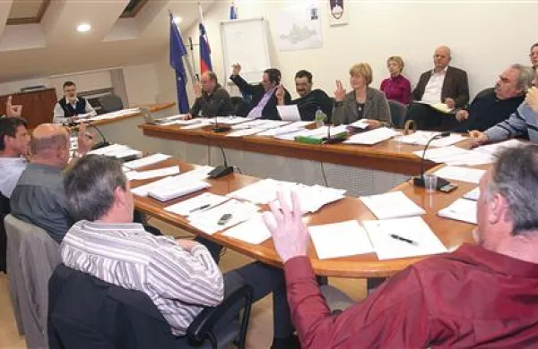 Komenski svetniki so v sredo že potrdili glavne obrise proračuna za leto 2012.
