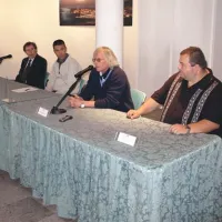 Z leve proti desni: direktor družbe Porting Enrico Galassi, vodja izolske marine in prireditve Slovenian Boat Show - Izola 2011 Matjaž France, urednik revije Val navtika Uroš Gabrijelčič in direktor družbe Ogis Andrej Kuzma.