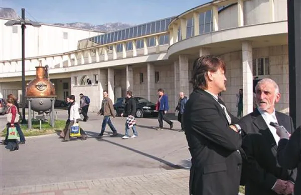 Župan Marjan Poljšak (desno)  je prepričan, da  bodo nekateri Fructalovi delavci sodelovali v konzorciju za odkup ajdovskega podjetja.   