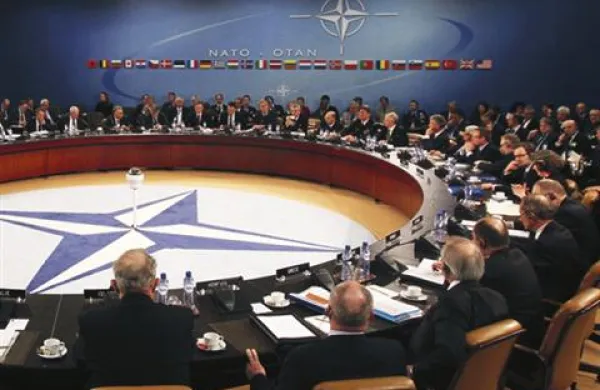   Vodenje operacije prepovedi letenja nad Libijo bo prevzela zveza  Nato. 