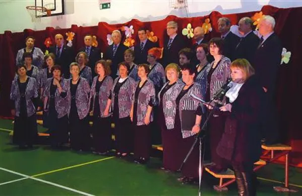 Podbrdo pozdravilo revijo Primorska poje