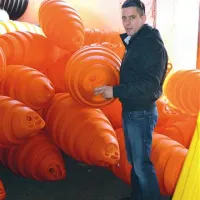 Jernej Čopi stavi na nišne programe, proizvedene v malih in srednjih serijah, in ne na široko potrošnjo. Temu ustrezna je tudi tehnologija Pensita, zato so zanje najzanimivejše serije do deset tisoč kosov. 