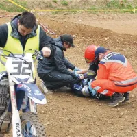 Nesreča ni izbirala med mojstri in tistimi, ki to šele postajajo. V Vrtojbi sta padla tudi  domači favorit Deni Ušaj, in up briškega motokrosa Denis Pestotnik Zorman (na fotografiji)  