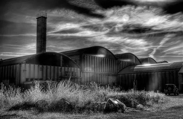 Industrijski prostori imajo na Erzetičevih fotografijah pridih sanj 