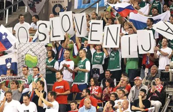 Koper (v Bonifiki ali ob njej) je tudi kandidat za gostiteljstvo slovenske košarkarske reprezentance v predtekmovalni skupini