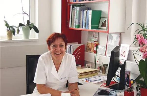 Ljubica Kolander Bizjak orje v Istri ledino pri referenčnih ambulantah