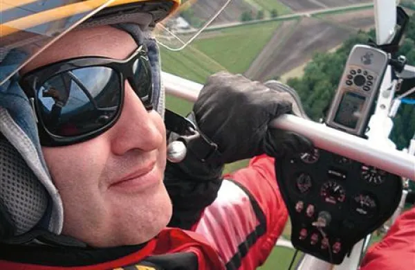 Marko Jakomin med poletom z motornim zmajem