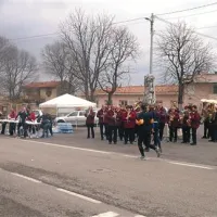 Tako kot v Trebčah (na fotografiji) so tekače godbeniki dočakali še na nekaterih drugih mestih