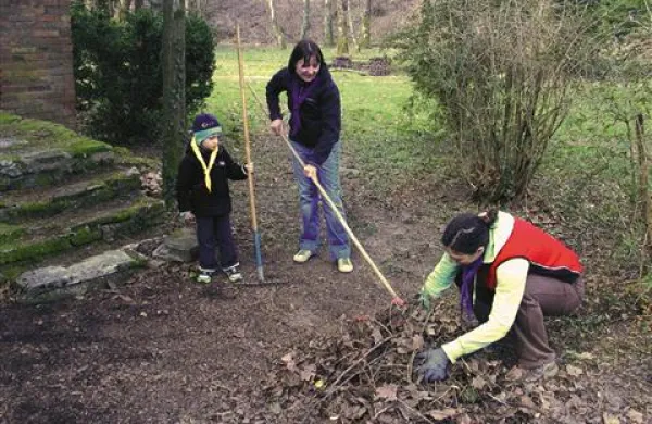 Vse generacije prostovoljcev so v soboto čistile bistriški park, ki naj bi ga v prihodnje tudi uredili