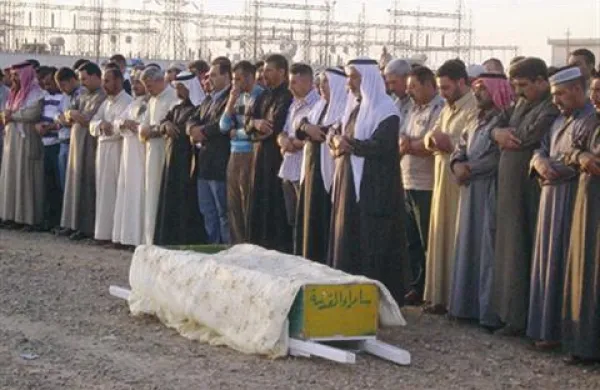Pogreb iraškega novinarja Sabaha al-Bazee, ki je sodeloval s časopisom Reuters, in je bil ena od žrtev napada v mestu Tikrit, v katerem je umrlo najmanj 58 ljudi.