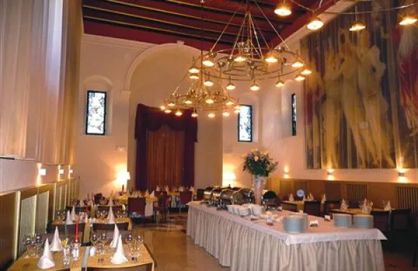 V kapelici, kjer je bila nekoč picerija, je zdaj zaživela luksuzna restavracija 