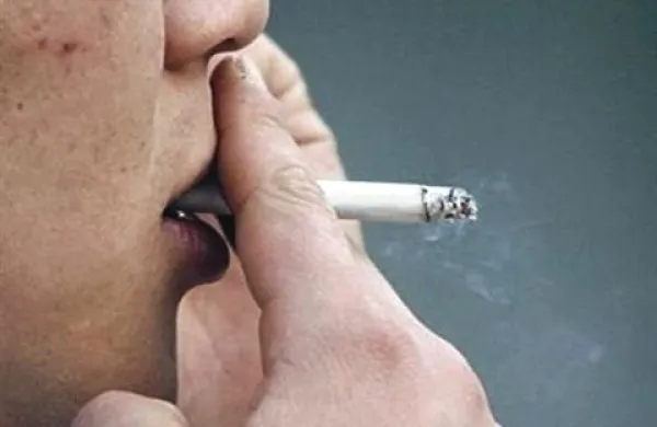 Od danes bodo kadilci morali odšteti deset centov več za zavojček najbolj prodajanih cigaret boss in west.
