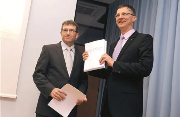 Janez Krek in Igor Lukšič menita, da bi sposobnejši učenci morali dobiti možnost dosegati odličnost v znanju 